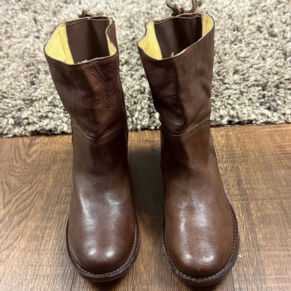 FRYE Carmen Elegant Brown Leather Heeled Boots Size 8 Women - Picture 3 of 16